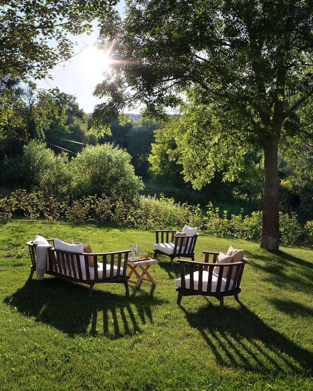 Garden dining at Bethlen Estates in Transylvania