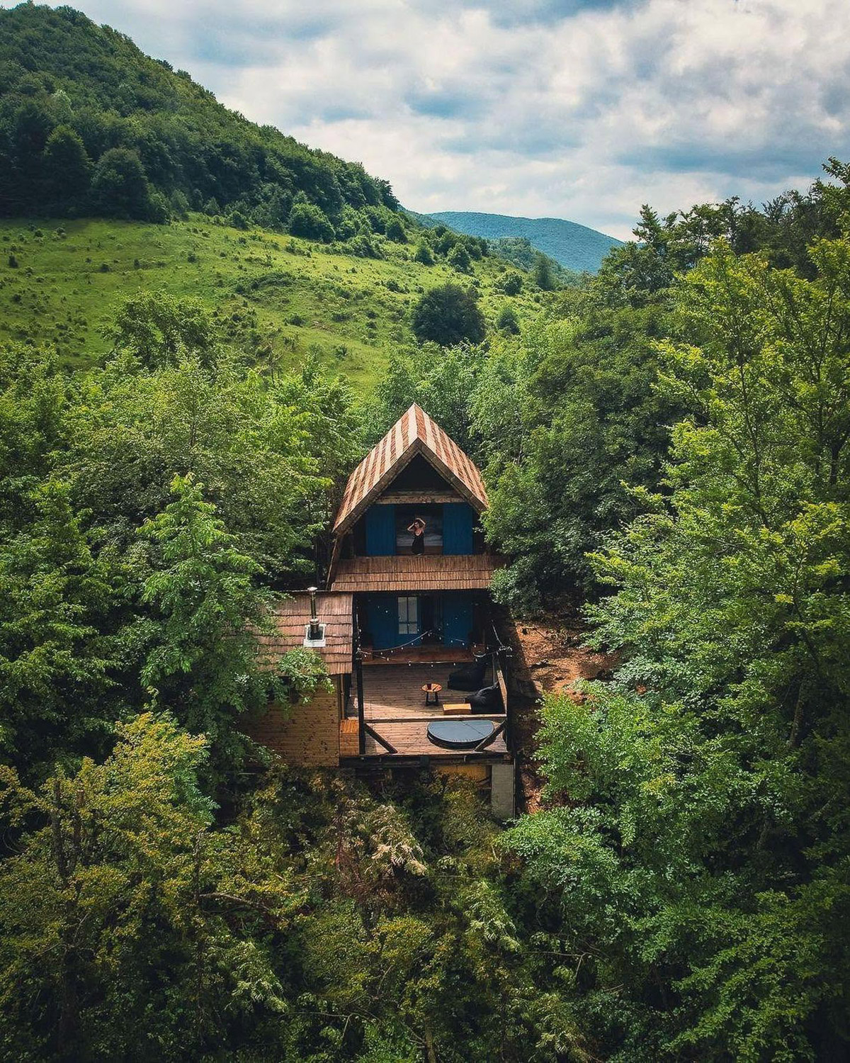 Wooden den at Raven's Nest surrounded by forest